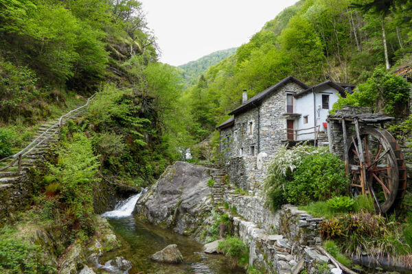 Hoch über der Melezza-Schlucht