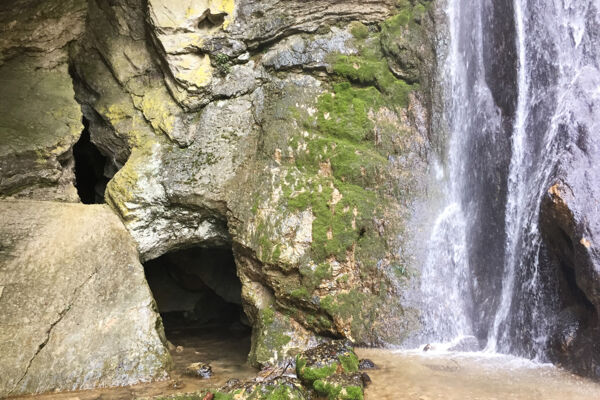 Höhlenabenteuer im Val-de-Travers