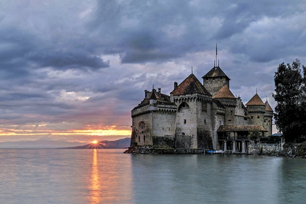 Über Les Grangettes nach Chillon