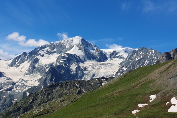 Cabane des Aiguilles Rouges d'Arolla 2829m