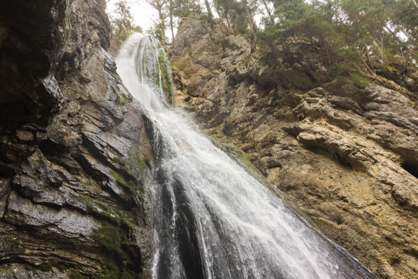 Höhlenabenteuer im Val-de-Travers