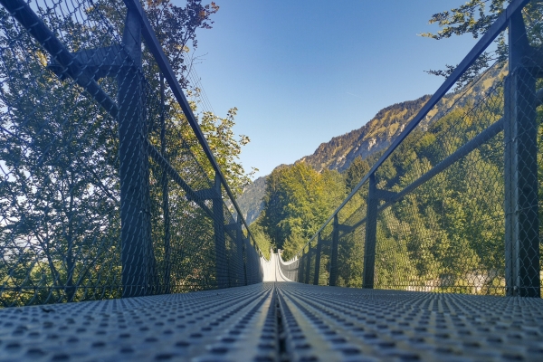 Malerisches Wandern über dem Thunersee