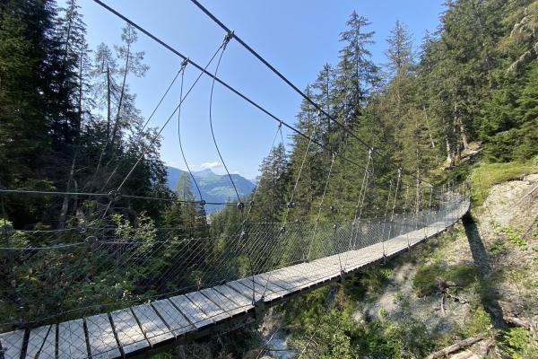 AUSGEBUCHT_18. Wandertag Graubünden - Über die Hängebrücke ins Val Meltger