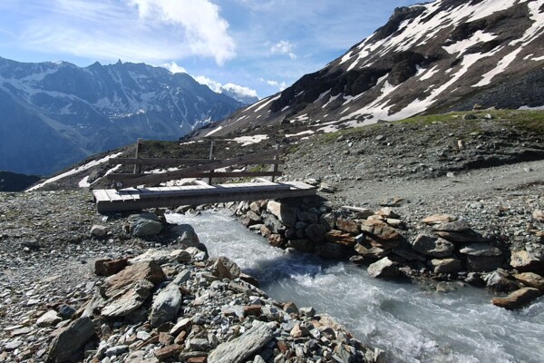 Cabane des Aiguilles Rouges d'Arolla 2829m