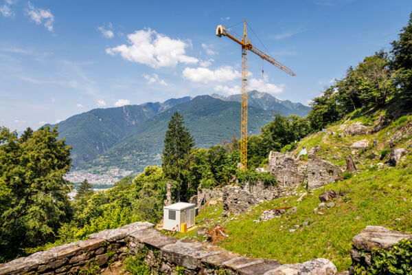 Tre castelli ticinesi e un villaggio fantasma