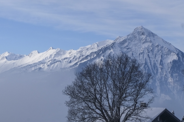 Beatenberg et les Alpes bernoises enneigées