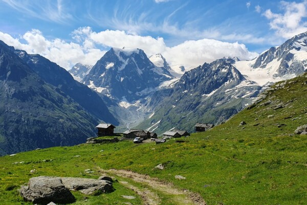 Cabane des Aiguilles Rouges d'Arolla 2829m