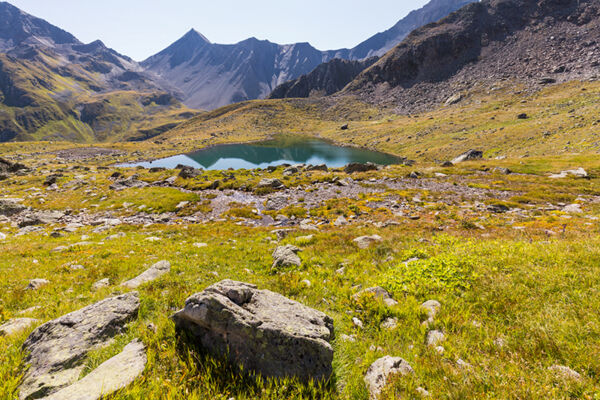 Steinig ins Val Tisch