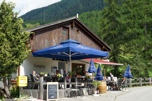Sonnenterrasse mit Ausblick auf das Goms