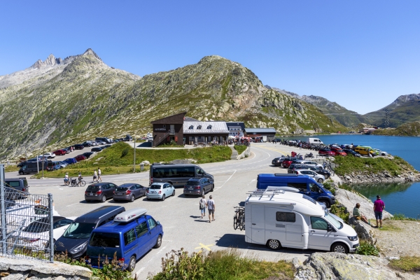 Betriebsamkeit und Ruhe am Grimselpass