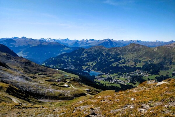 Zwischen Alpweiden und Felslandschaft