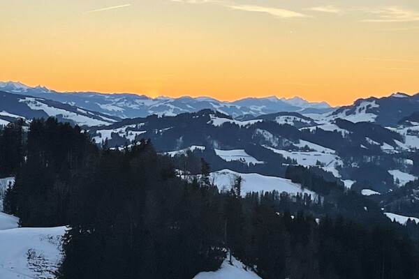 Auf den Sitz zum Sonnenuntergang