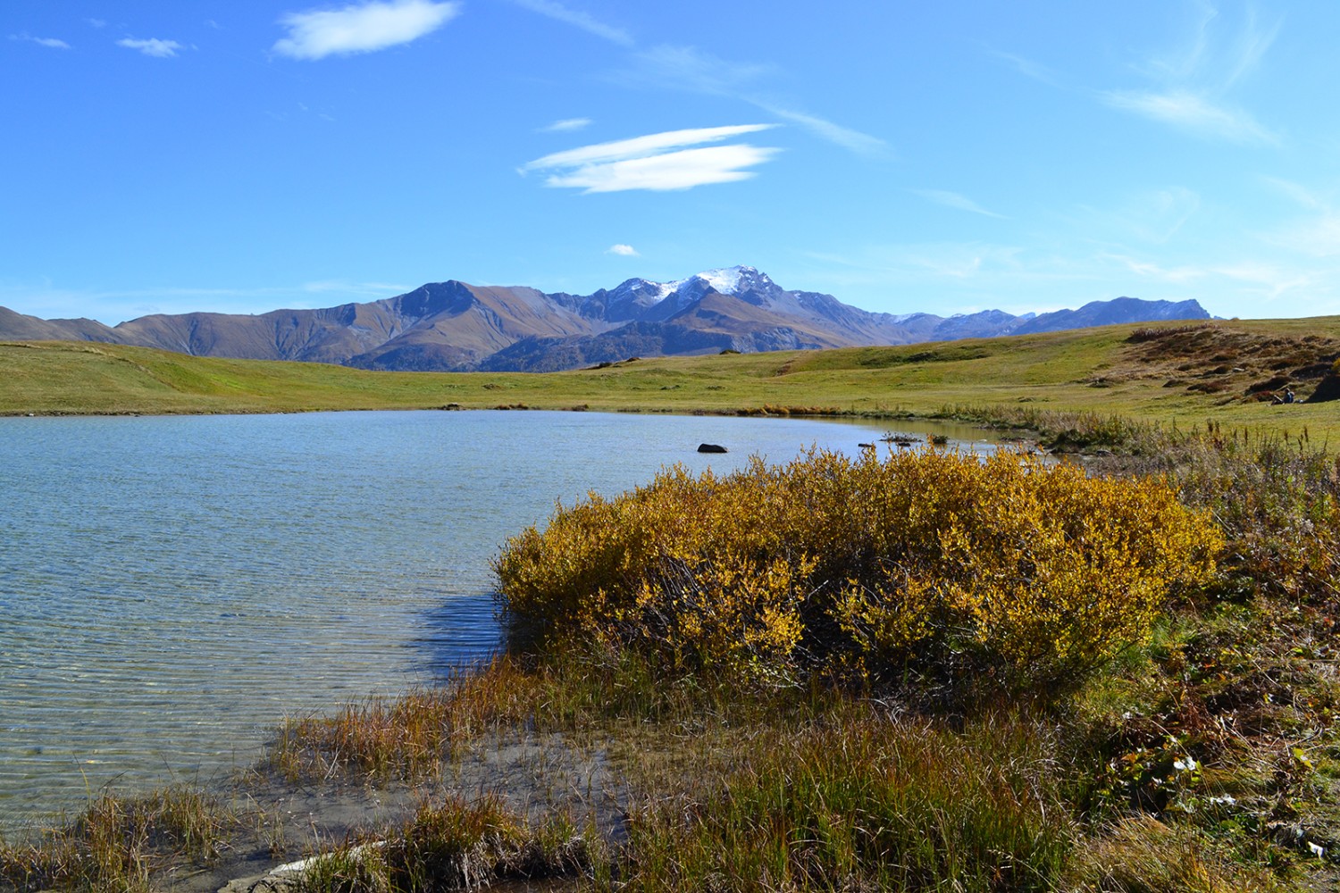 Sur le versant opposé de la vallée, le Piz Curvér trône derrière le lac Libi.
Photos : Sabine Joss