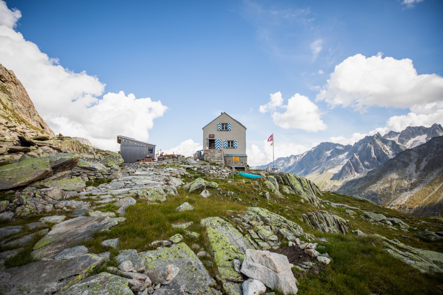Die Dammahütte ist eine der  kleinsten bewirteten SAC Hütten der Schweiz.