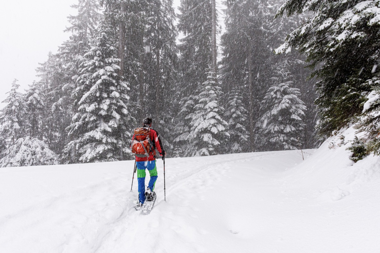 Auch im Schneetreiben ist die Tour ein Genuss. Bild: Franz Ulrich