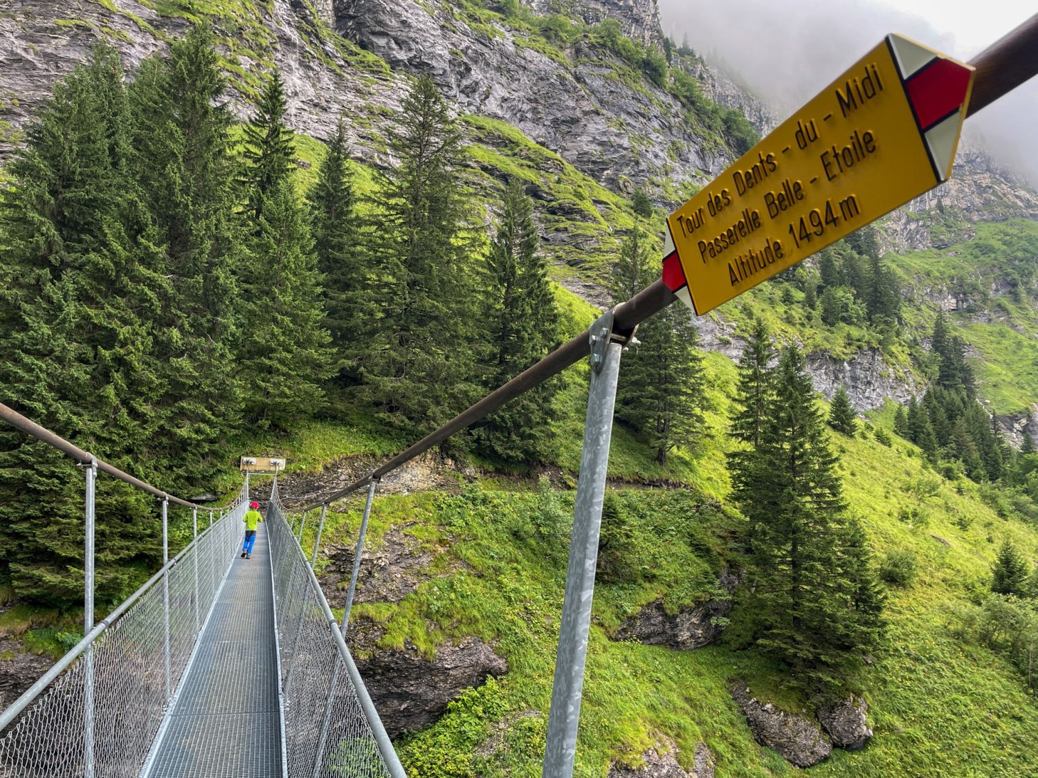 Durch Champérys Felsenkessel zur Cantine