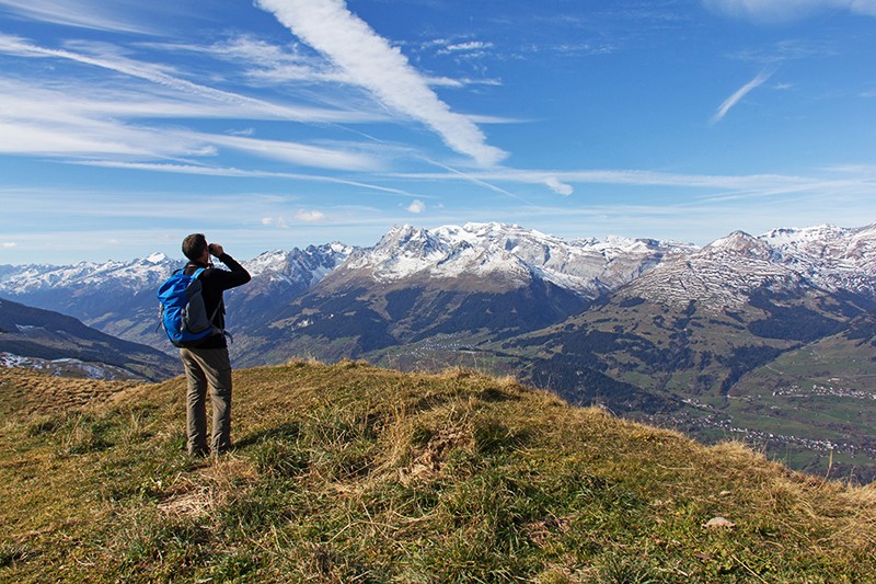 Vom Piz Mundaun aus ist der Blick auf die Surselva imposant. Bild: Claudia Tomaschett-Gerth