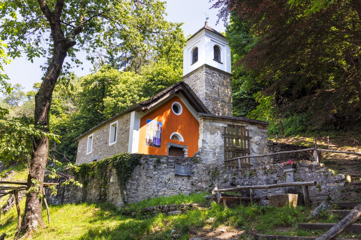 L’église restaurée Santi Girolamo e Rocco à Prada. Photo: Severin Nowacki