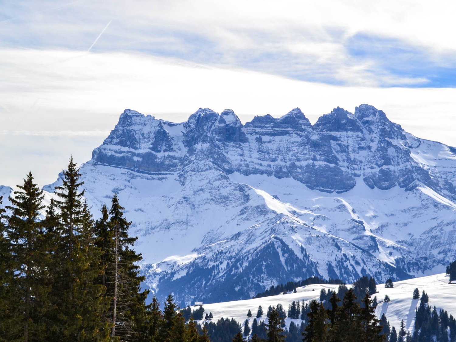 Auf dieser Schneeschuhtour sind die imposanten Dents du Midi allgegenwärtig. Bilder: Sabine Joss