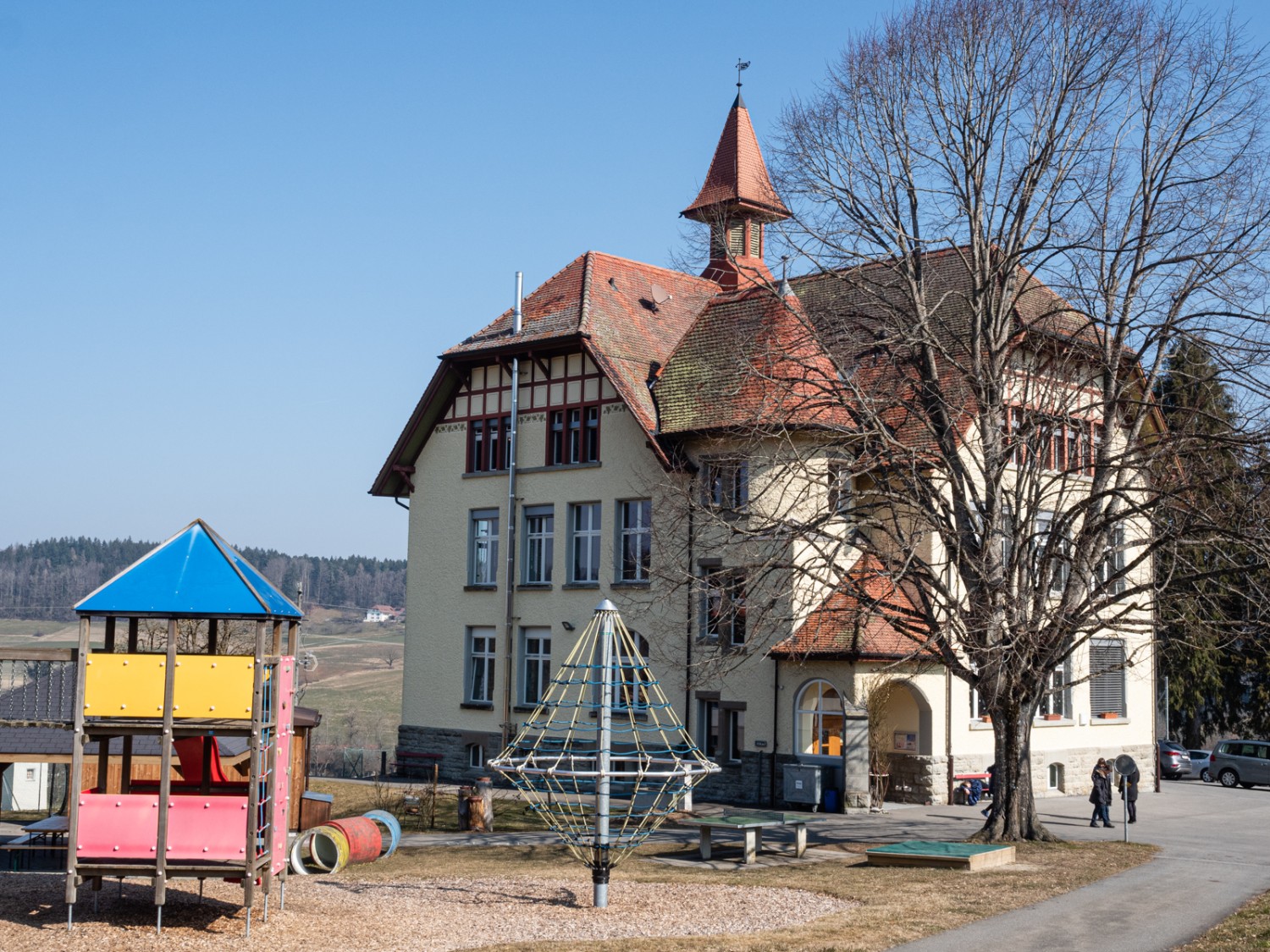 Das alte Schulhaus in Schiltwald. Heute ist darin eine Sonderschule untergebracht. Bild: Barbara Graber