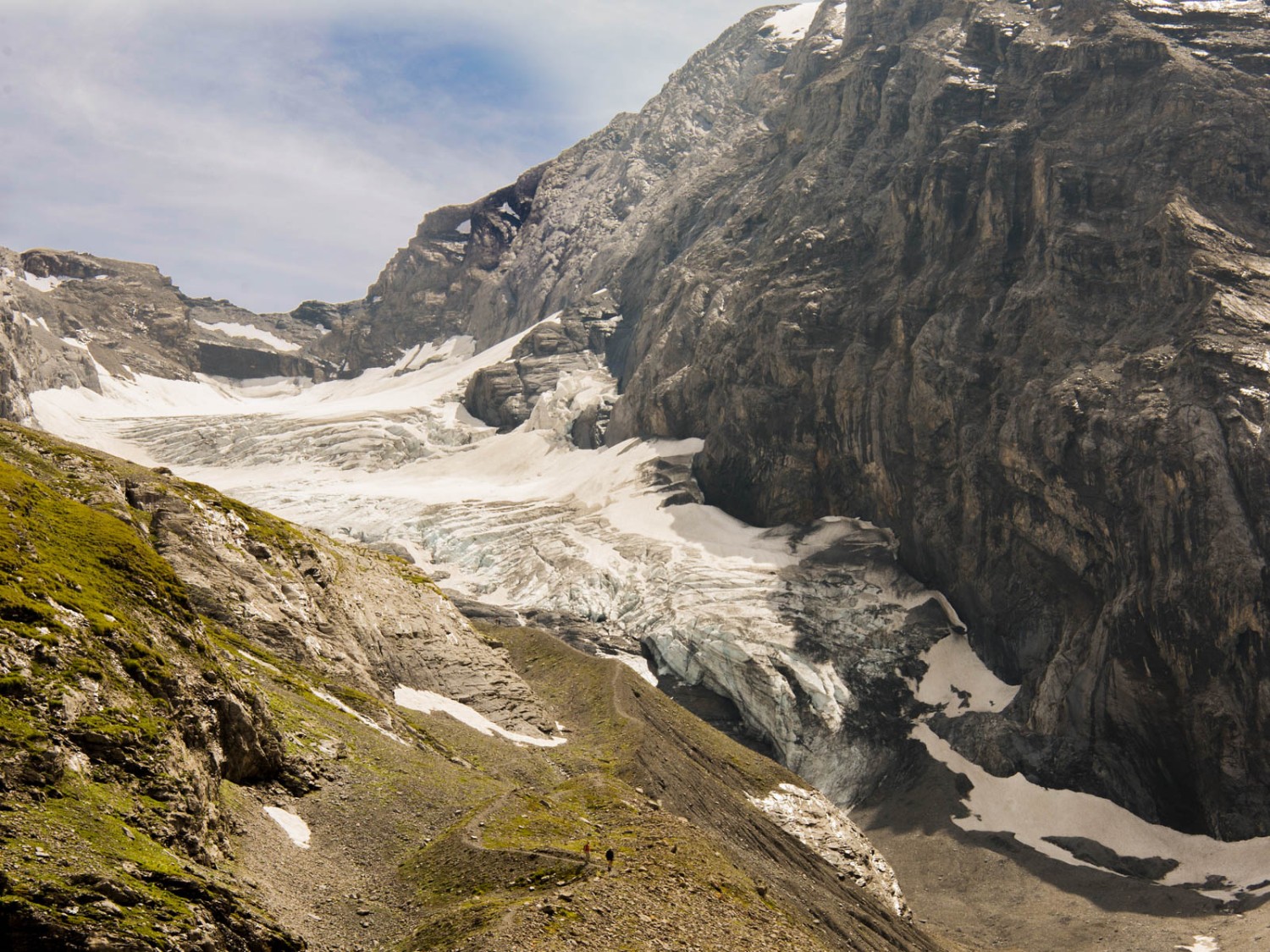 Über die Gletschermoräne geht es in Richtung Gspaltenhornhütte. Foto: Raja Läubli