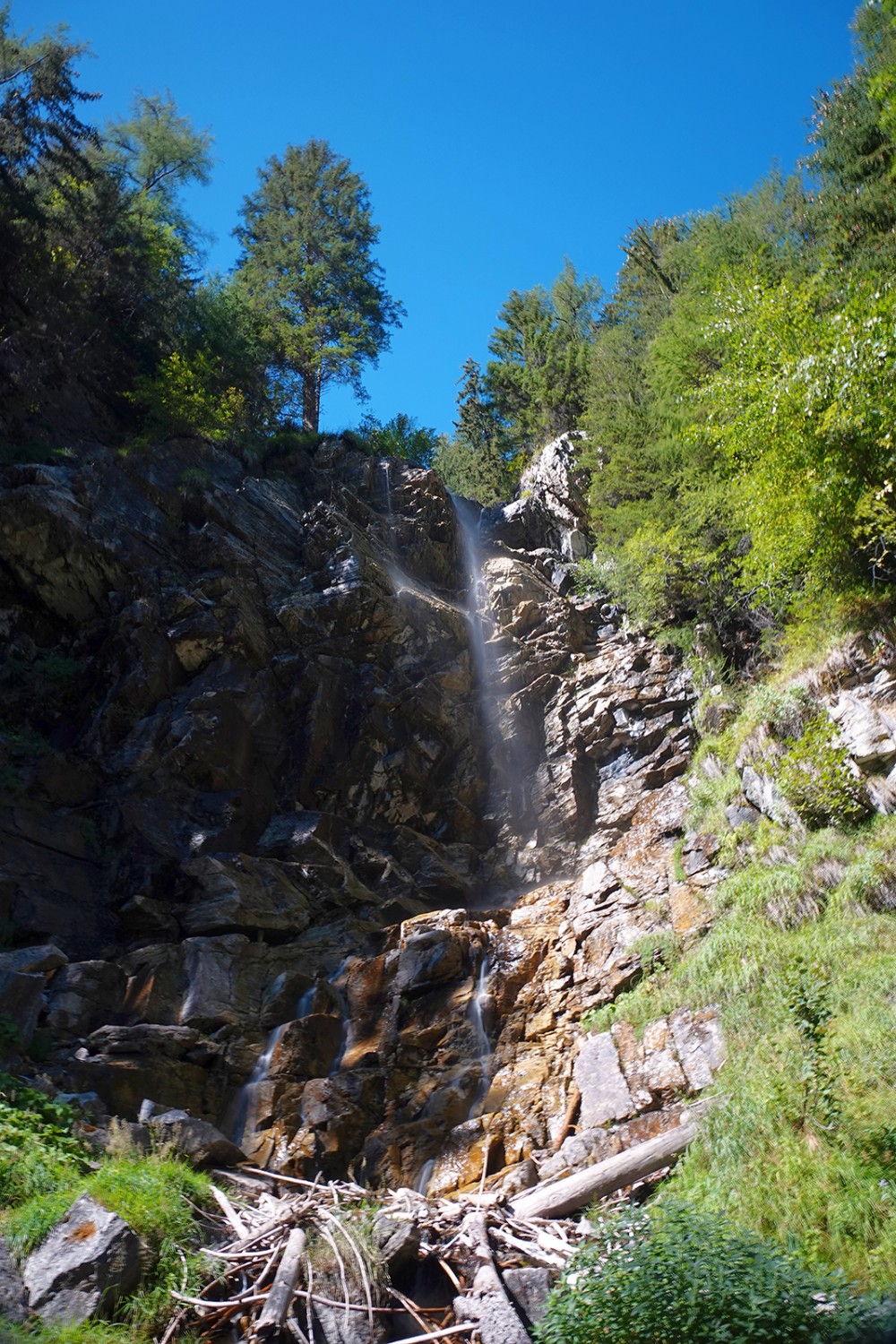 Die cascade de la Puchotaz ist im Winter fürs Eisklettern bekannt. Sie ist aber auch im Sommer sehr reizvoll.