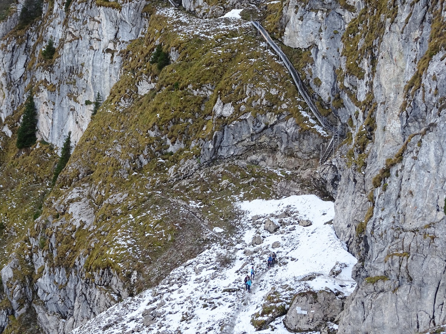 Dank sicher installierten Treppen ist der Aufstieg für ein breiteres Wanderpublikum machbar. Bilder: Sabine Joss