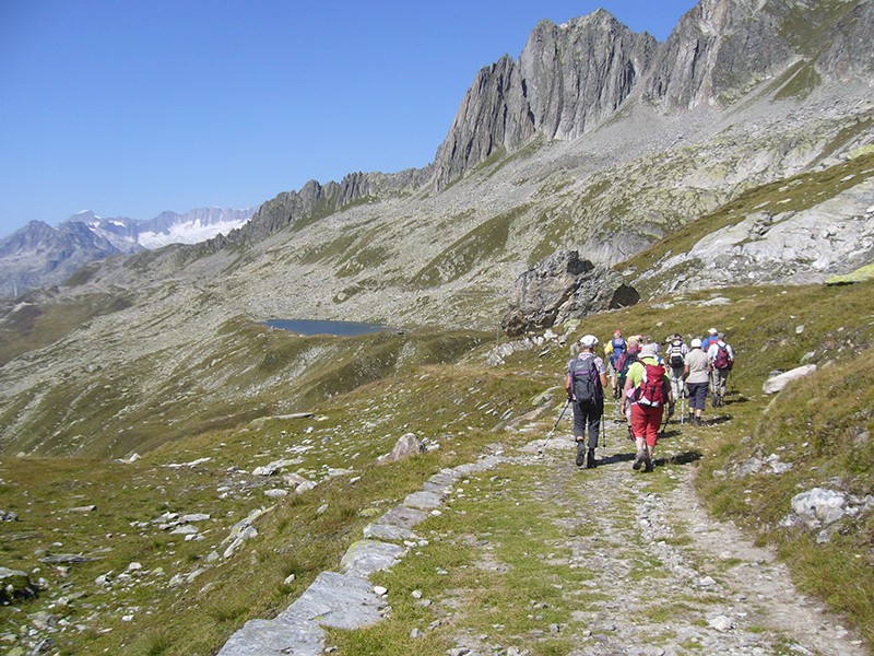 Ein schöner Höhenweg führt von der Fellilücke zum Lutersee. Bild: Werner Nef