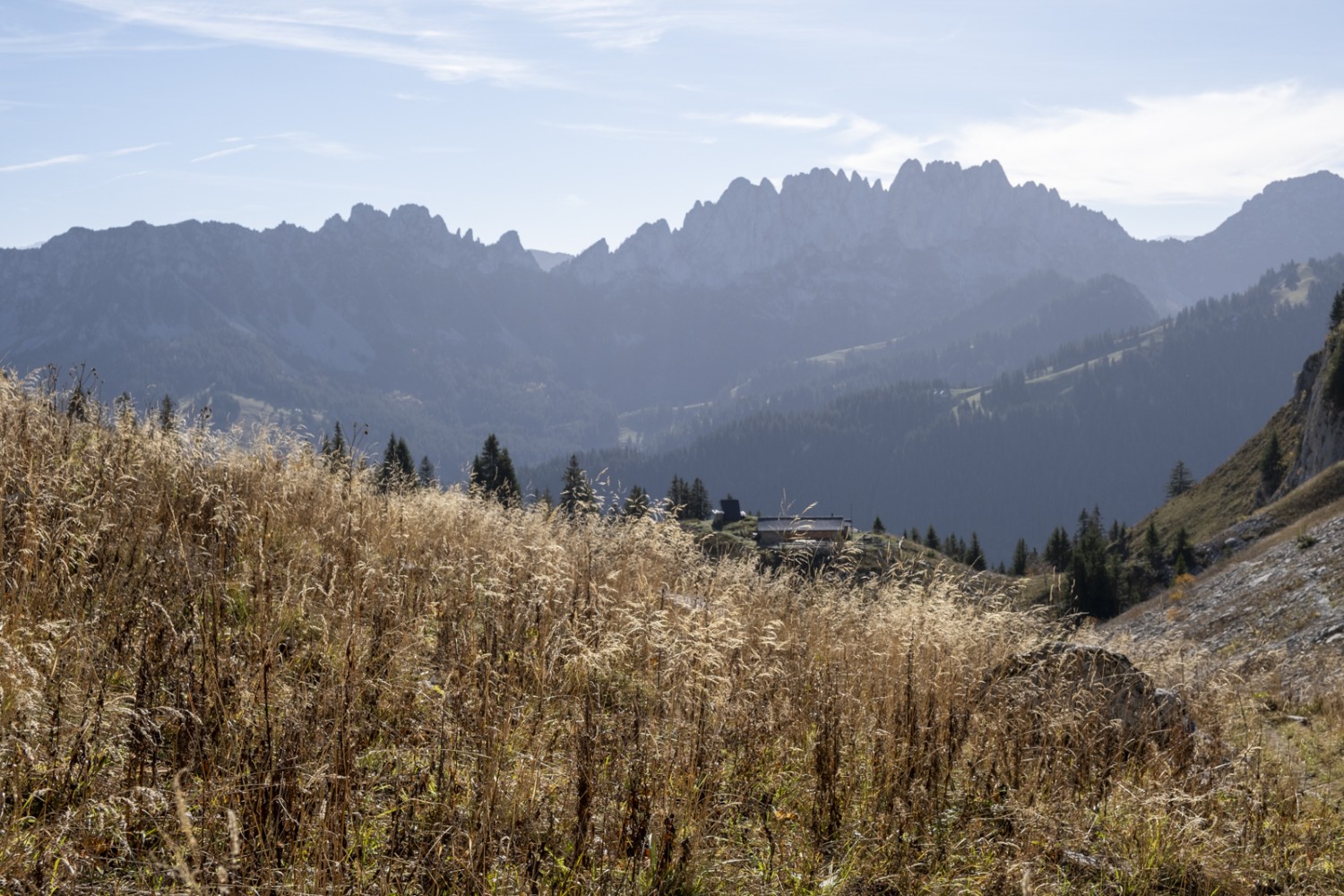 Blick zurück aus dem Maischüpfen-Tal auf die Gastlosen.