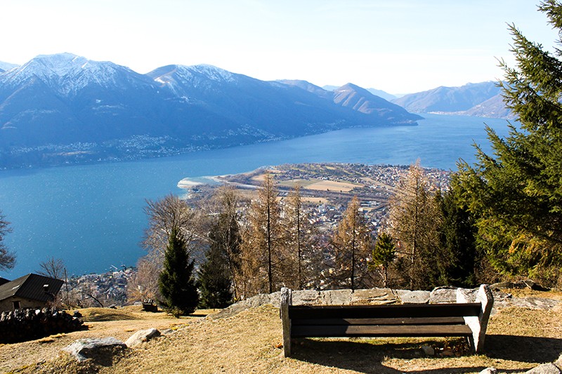 Ungehindert schweift der Blick in Cordonico über den Lago Maggiore. Bild: zvg