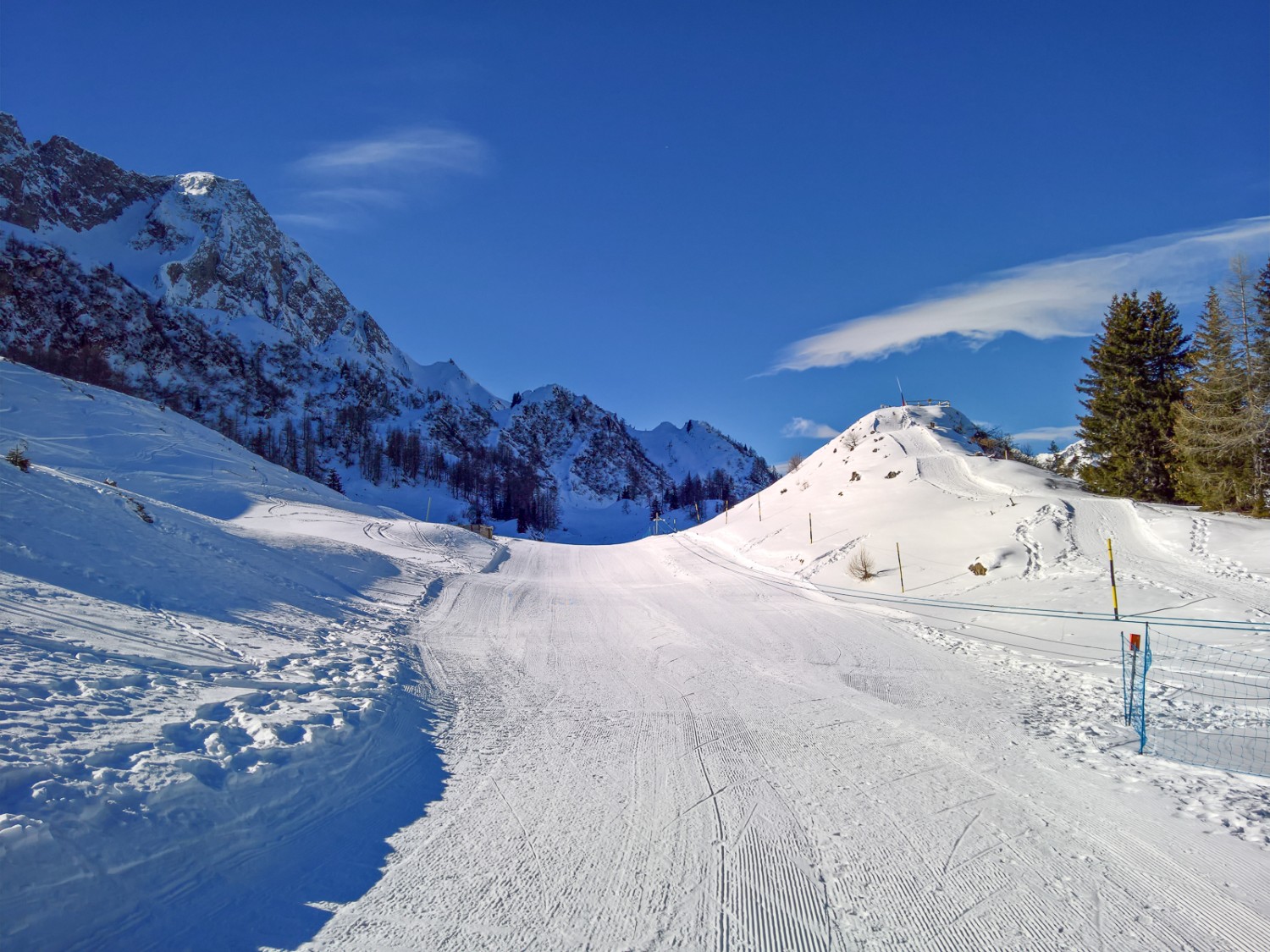Der Winterwanderweg wird jeweils nach Schneefällen maschinell gepfadet. Bild: Andreas Staeger