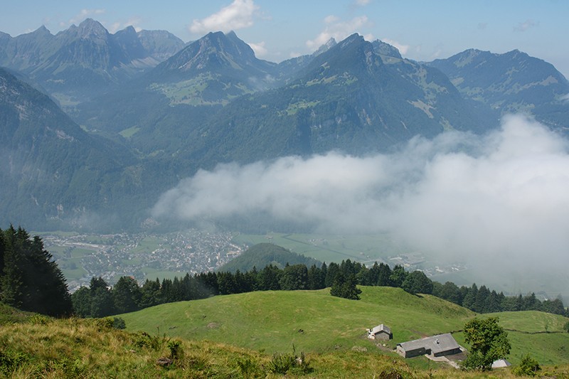Tiefenblick auf Näfels mit dem Oberseetal im Hintergrund.
Bild: Luc Hagmann