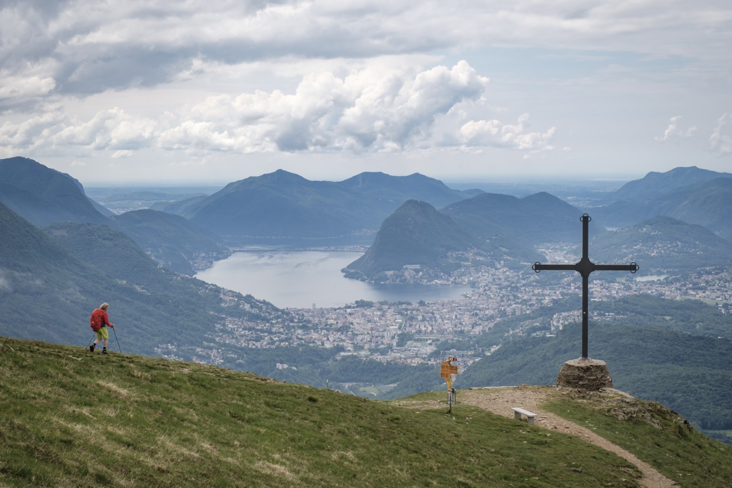 Beim Kreuz des Motto della Croce beginnt der Abstieg. Bild: Iris Kürschner