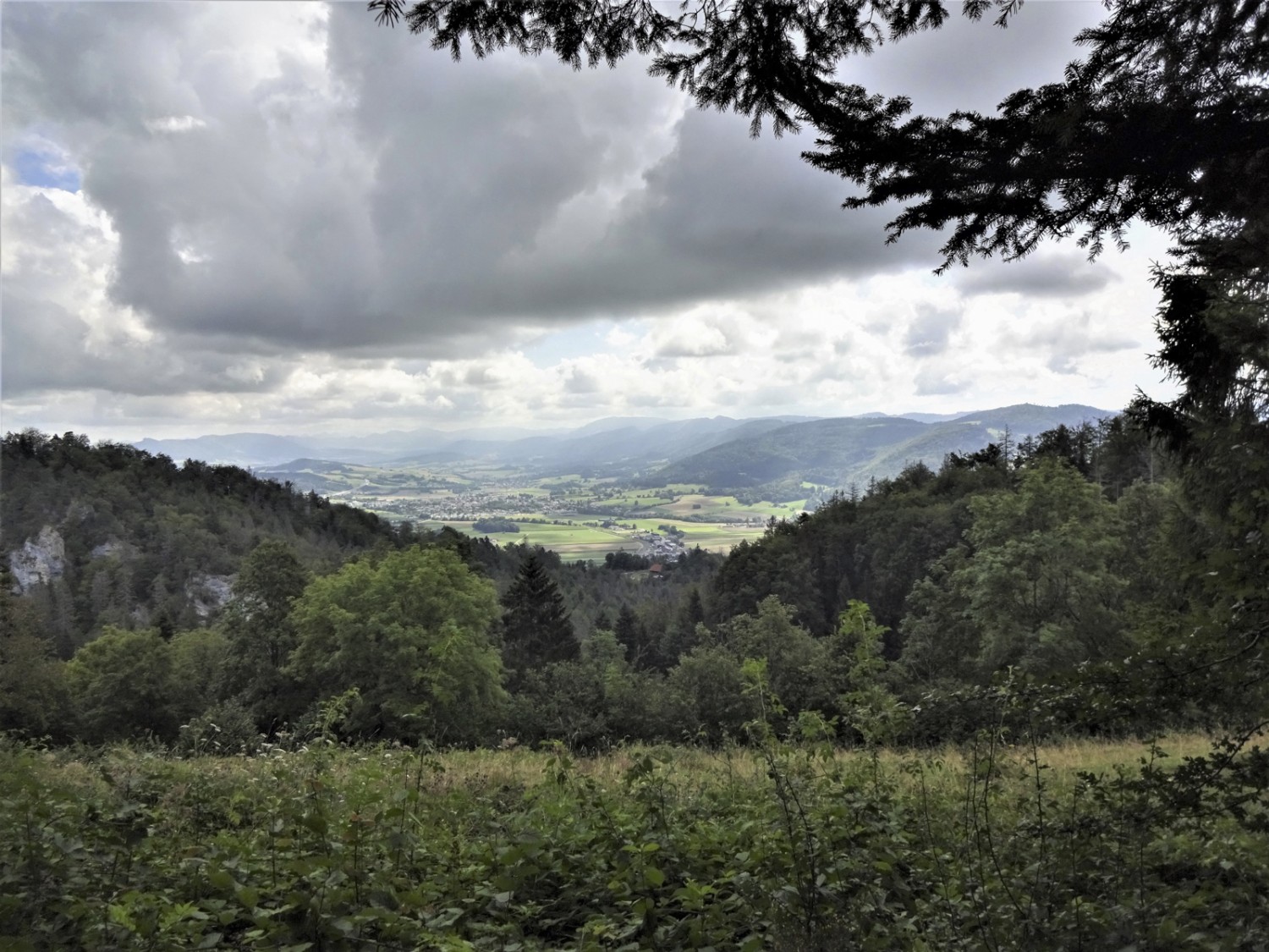 Blick hinunter ins Vallée de Delémont. Bild: Miroslaw Halaba