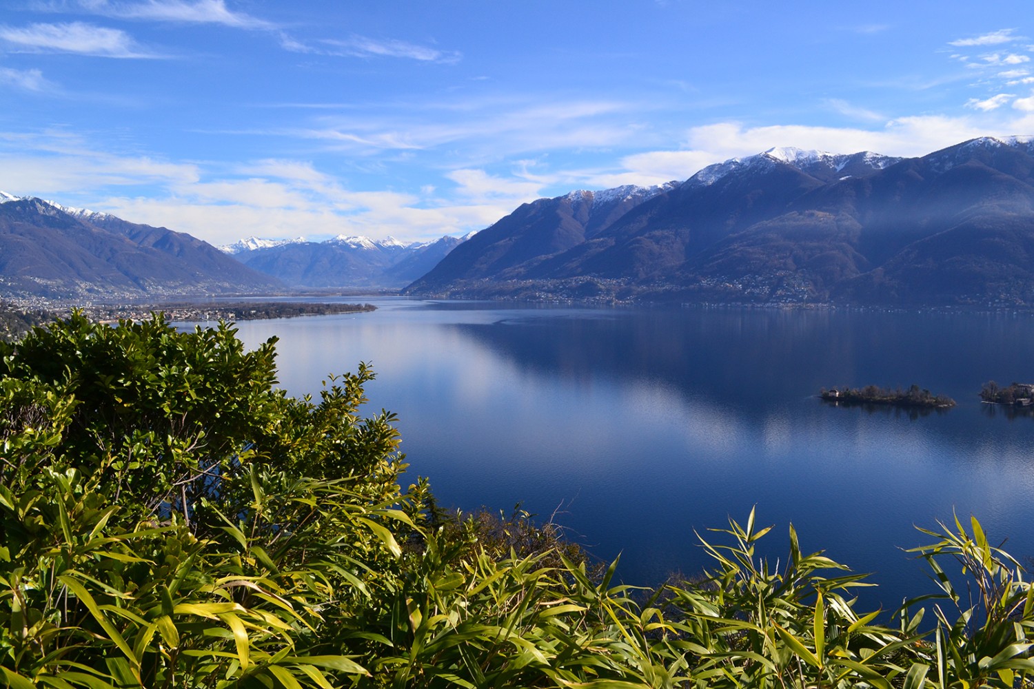 Blick von Ronco sopra Ascona über den Lago Maggiore hinweg Richtung Ascona.
Bilder: Sabine Joss