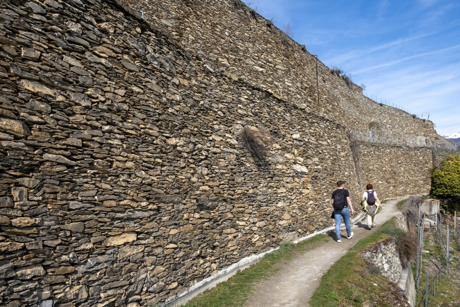 Les murs de pierres sèches mesurent jusqu’à huit mètres de haut. Photo: Markus Ruff