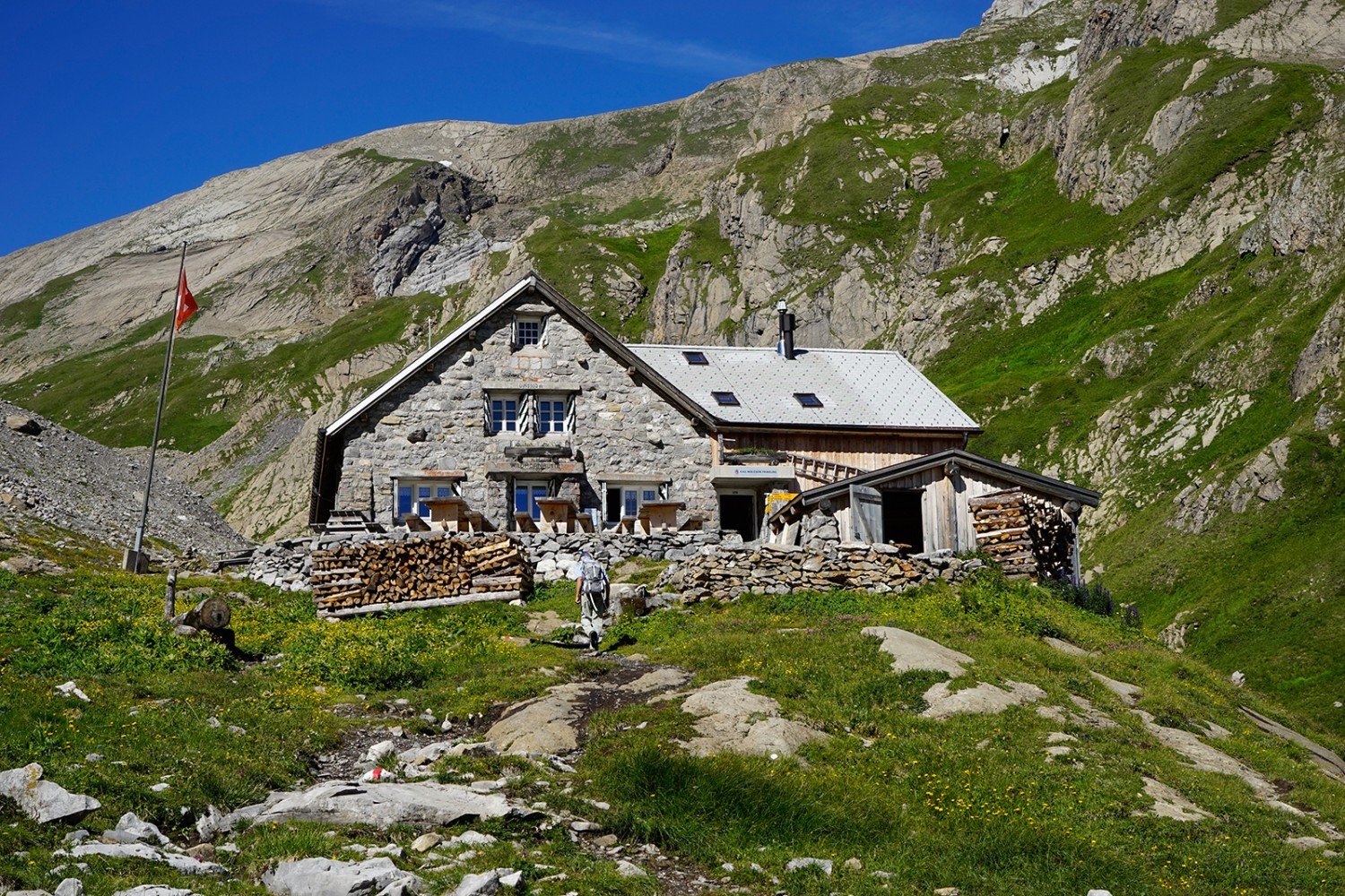 Die Wildhornhütte: Hier lässt es sich lange verweilen, vielleicht sogar über Nacht. Bild: Fredy Joss