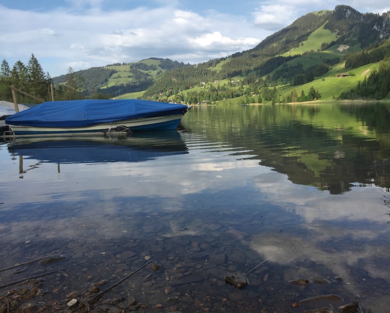 Der kühle Schwarzsee: willkommenes Ziel. Bilder: Vera In-Albon 