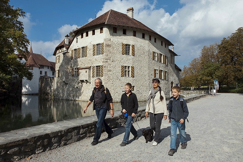 Vom Wasserschloss Hallwyl geht es dem Hallwilersee entlang zum Schloss Heidegg. Bilder: Verein «Die Schweizer Schlösser»