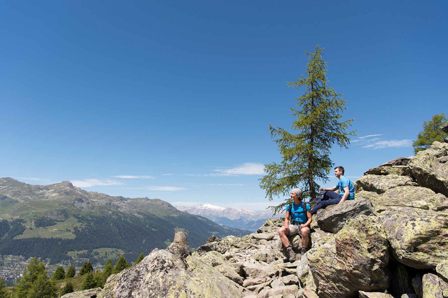 Der bei Wanderern sehr beliebte Weg von Zinal zum Hotel Weisshorn weist einige technische Passagen auf. Bilder: Raja Läubli