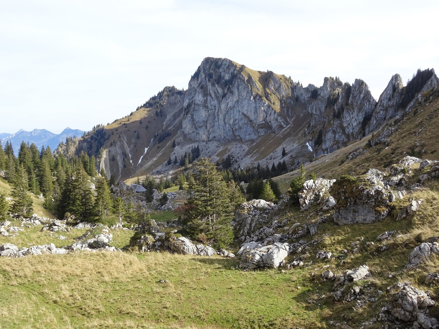 Aussicht zur Dent de Hautadon auf dem Weg zum Col de Bonaudon.