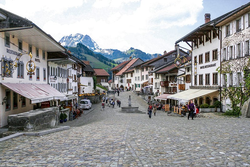 Das mittelalterliche Städtchen Gruyères ist perfekt restauriert. Bild: Rémy Kappeler