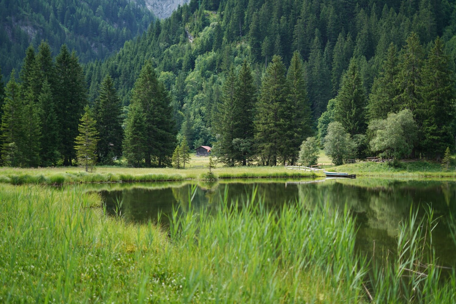 Gleich zu Beginn der Wanderung passiert man den idyllischen Louwenesee.