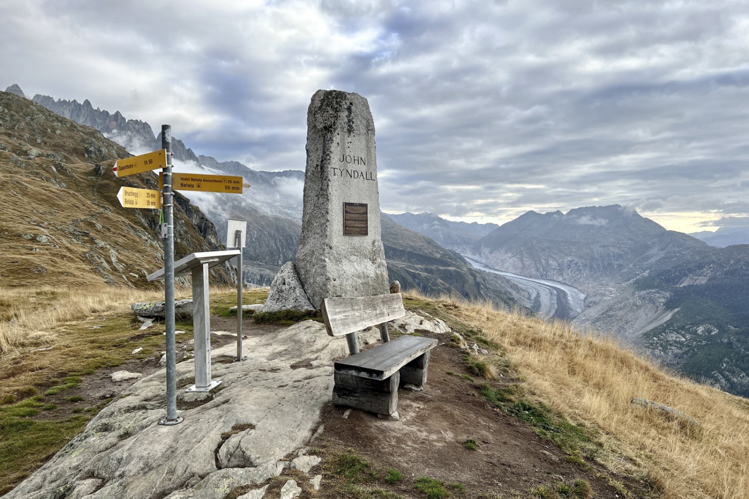 Tyndall-Denkmal mit Sicht auf den Aletschgletscher.