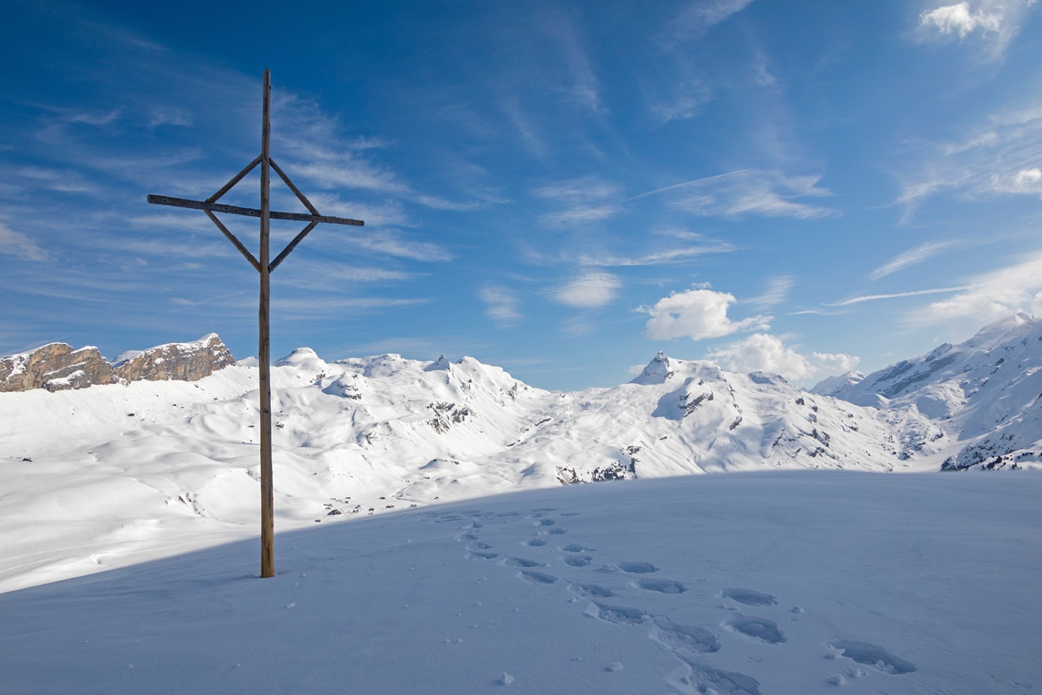 Gumm, das Ziel dieser Schneeschuhwanderung: tief verschneit bis weit in den Frühling.