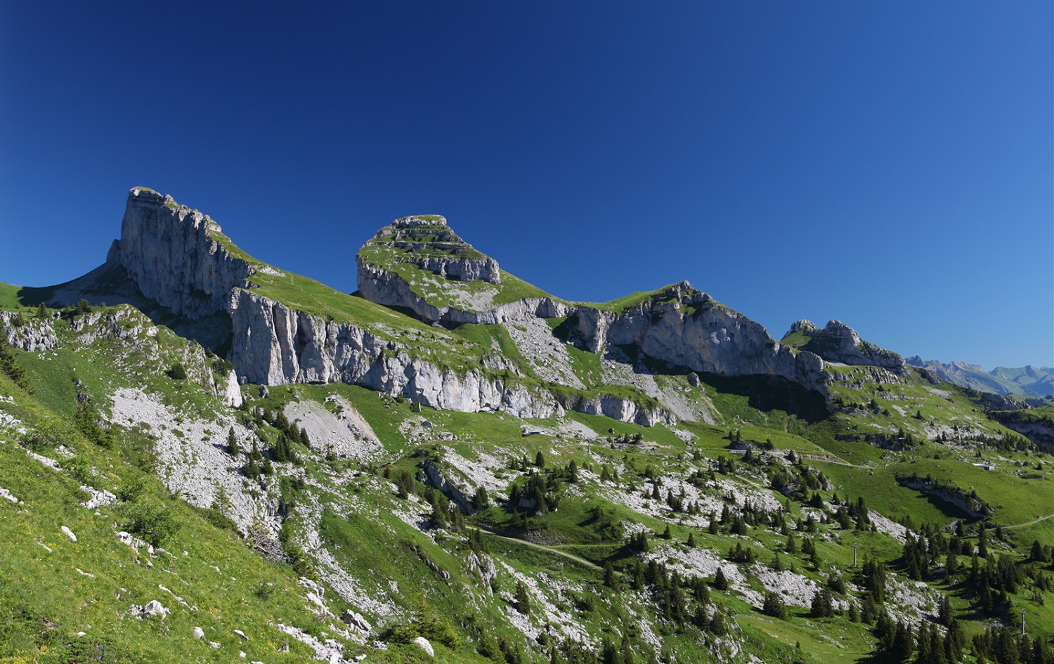 Grandiose Sicht auf die Gipfel Tour d'Aï, Tour de Mayen und Tour de Famelon. Bild: José Crespo