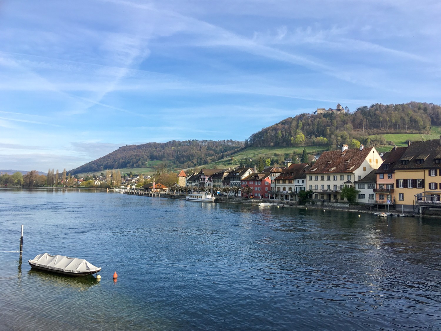 Der Rhein in Stein am Rhein lockt nach der Wanderung zum Sprung ins erfrischende Nass. Bild: Claudia Peter