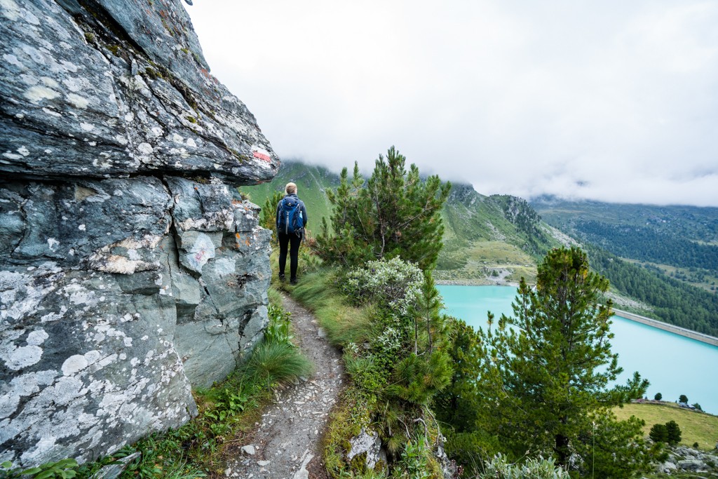 Der Weg ist durchgehend rot-weiss markiert und einfach zu finden. Bild: Wanderblondies