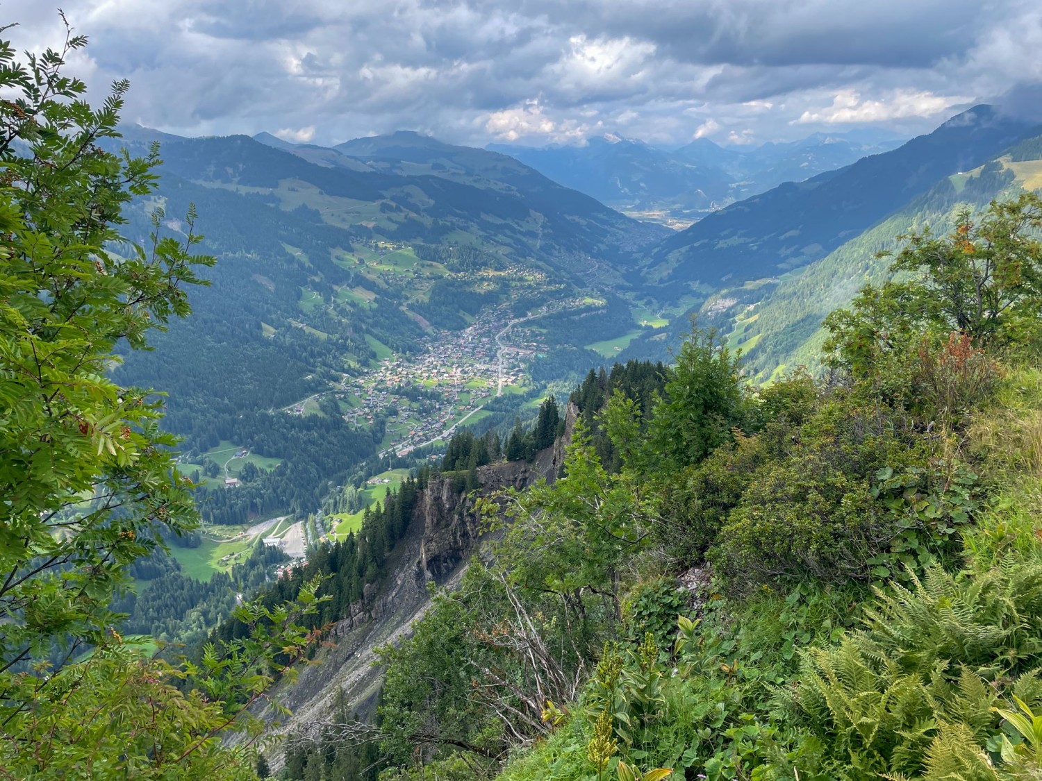 Durch Champérys Felsenkessel zur Cantine