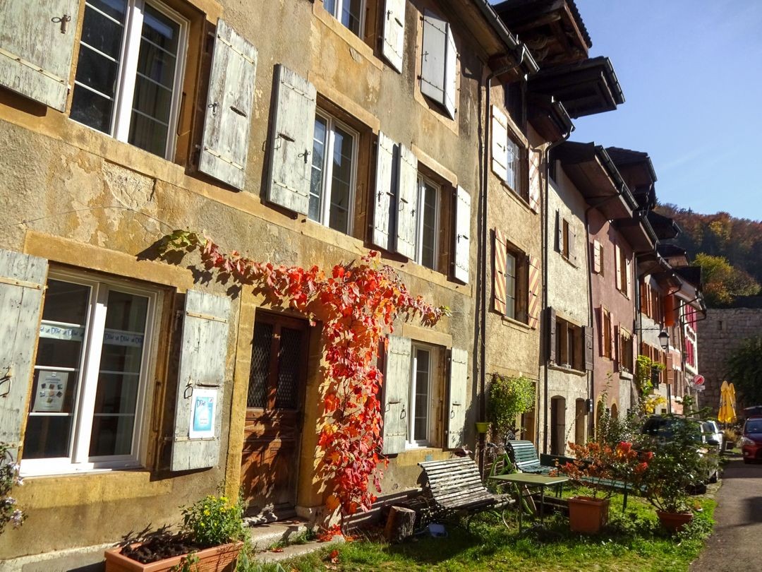 Le bourg de Valangin comprend de belles maisons historiques.